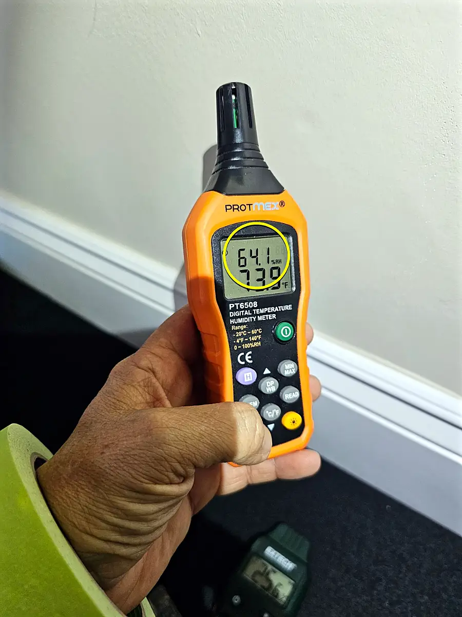 The Florida "Petri Dish": Why Humidity is Mold’s Best Friend 1 Higrometer